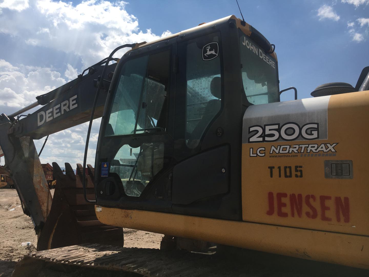 ./imagenes/INVOICE/2019/16911/EXCAVADORA JOHN DEERE 250G LC (26).JPG